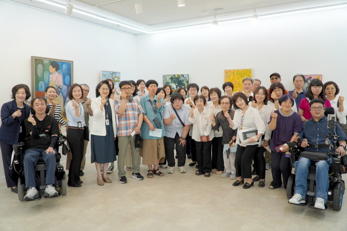 정신장애 예술인 부부작가전 ‘따로 또 같이(Apart and together)’ 오픈 행사. (사진 국립정신건강센터)