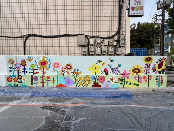 강남구가 공영주차장 2곳(논현로32길 15, 도곡로 421)에 성인 발달장애인 미술팀 ‘그리아미’의 벽화 작품을 선보인다. (사진제공 강남구)