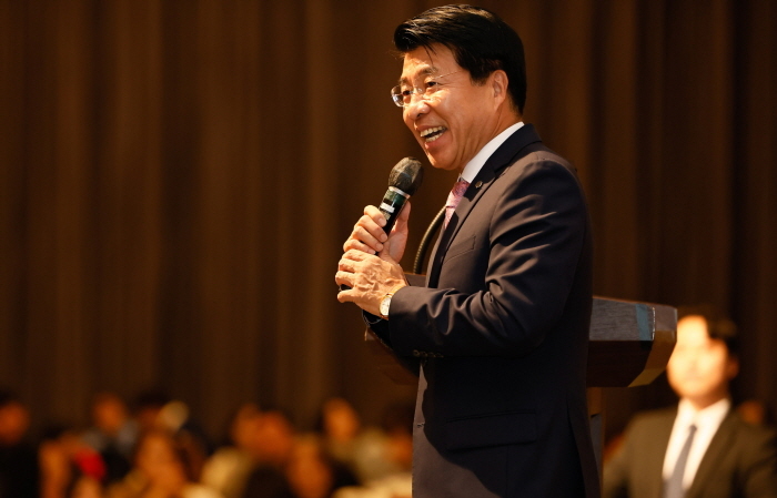 롯데호텔에서 열린 스윗나잇 행사에서 인사말을 하고 있는 서강석 송파구청장. (사진제공 송파구)