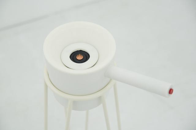 후니다 킴(Hoonida Kim), ‘네오프로덕트: 무심한 귀를 위한 에피타이저 시리즈-사운드 샤워(NEO PRODUCT: Appetizers for Indifferent Ears-Sound Shower)’, 2021, 사운드 기반 오브제(Sound-based object) / 제공 한국국제교류재단