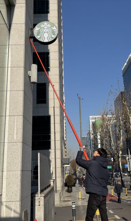 서초구 관내 옥외광고물에 대한 안전 점검. (사진 서초구)