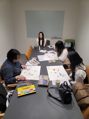 성남시는 외로움이나 우울감 등을 겪는 1인 가구의 심리·정서 상담을 지원하기 위해 5곳의 전문상담센터를 공모로 선정해 4월 1일부터 운영한다고 31일 밝혔다. (사진 성남시)
